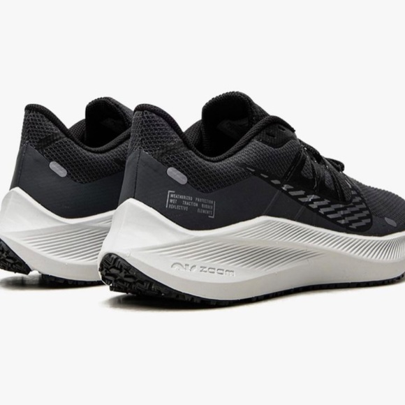 Nike Women's Winflo Size 7 Shield Running Shoes - Picture 2 of 5